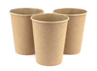 Beyaz arka planda izole edilmiş kahve için kağıt bardak