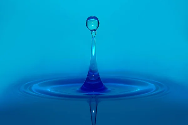 Goutte d'eau bleue — Photo