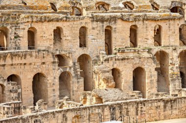 El Jem şehirdeki Antik Roma amfi tiyatro.