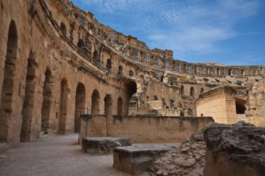 El Jem şehirdeki Antik Roma amfi tiyatro.