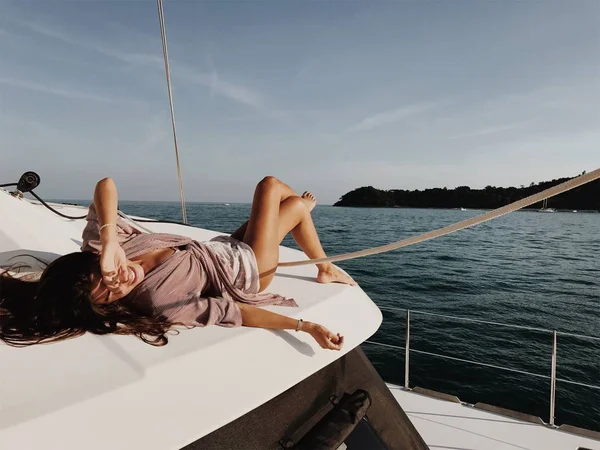 Woman lying on sailing boat roof — Stock Photo, Image