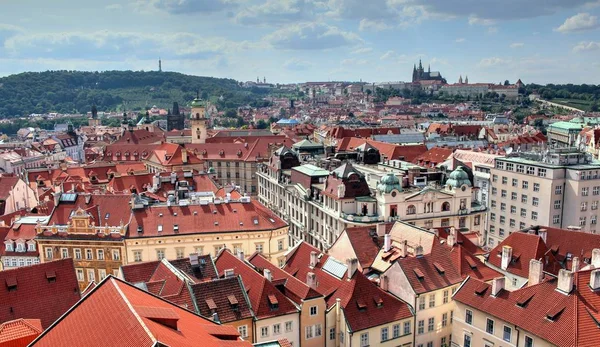 Blick auf den tschechischen Alltag an einem klaren Tag — Stockfoto