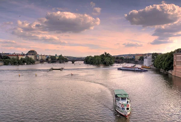 Pohled na český každodenního života za jasného dne — Stock fotografie