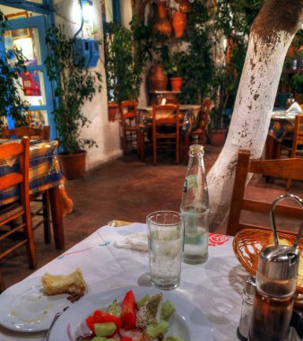 Yunanistan ada Girit'te, günlük yaşam