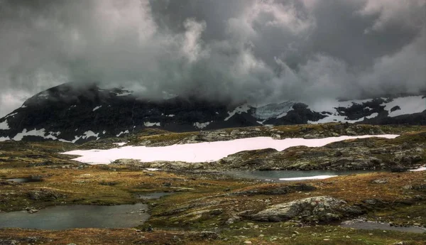 Natureza áspera na paisagem norueguesa — Fotografia de Stock