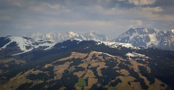 A tavasz az osztrák Alpokban — Stock Fotó