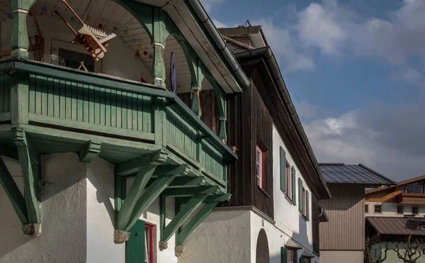 Österrikiska arkitektur i holiday resort — Stockfoto