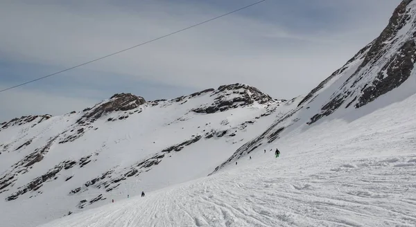 Visão geral da estância de esqui austríaca nos Alpes — Fotografia de Stock
