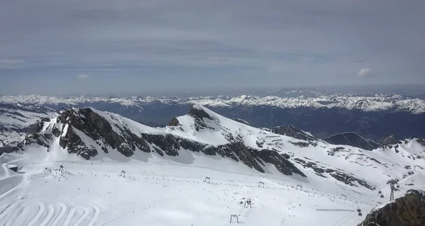 Overzicht van Oostenrijks ski-oord in de Alpen — Stockfoto