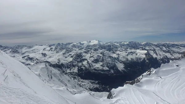 Overview of Austrian ski resort in the Alps — Stock Photo, Image