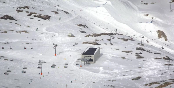 Overzicht van Oostenrijks ski-oord in de Alpen — Stockfoto