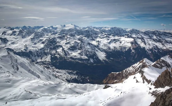 Panoramica della stazione sciistica austriaca nelle Alpi — Foto Stock