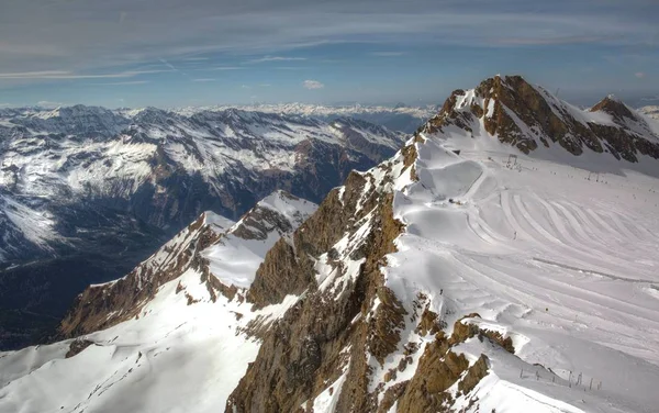 Panoramica della stazione sciistica austriaca nelle Alpi — Foto Stock