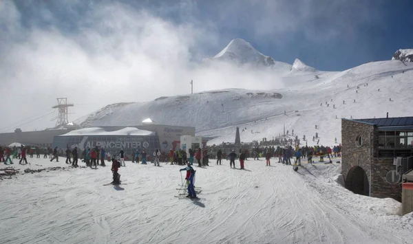 Overzicht van Oostenrijks ski-oord in de Alpen — Stockfoto