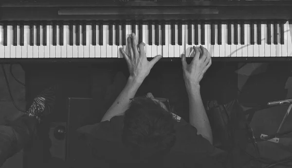 Top-down view of hands playing piano — Stock Photo, Image