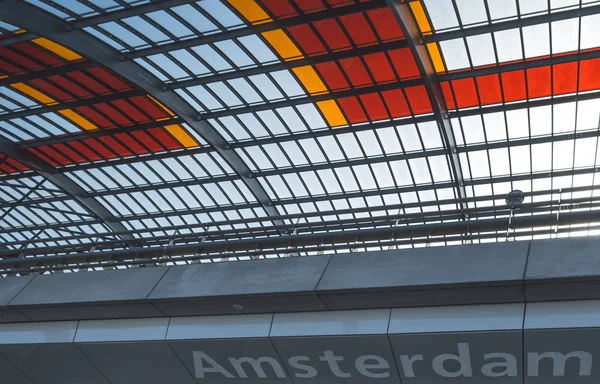 Az Amsterdam Central Station üvegtető — Stock Fotó