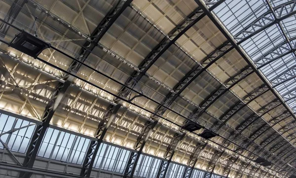 Tetto in vetro della stazione centrale di Amsterdam — Foto Stock