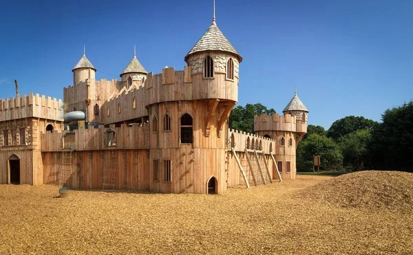 Velká hra hrad v zábavním parku knockhatch v Anglii — Stock fotografie