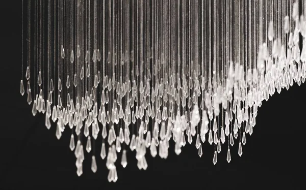 Kristal Strass Lamba Siyah Arkaplan Üzerinde Beyaz Lüks Tasarım — Stok fotoğraf