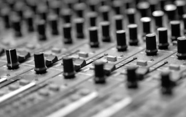 Siyah beyaz odak düğmeleri görünüm stüdyosundaki kaydırma karıştırıcısı