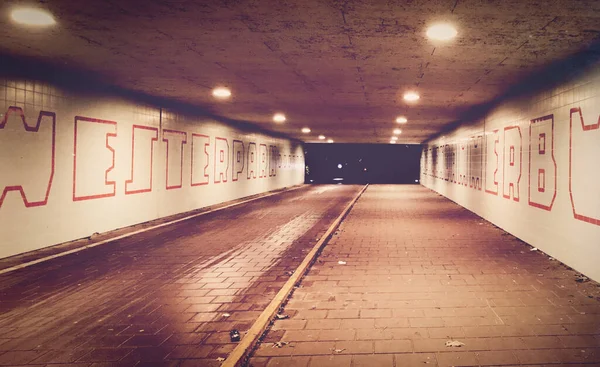 Upplyst Tunnel Den Mörka Parken Amsterdam Underlandet — Stockfoto