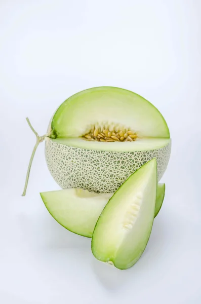 Grüne Melone auf weiß — Stockfoto