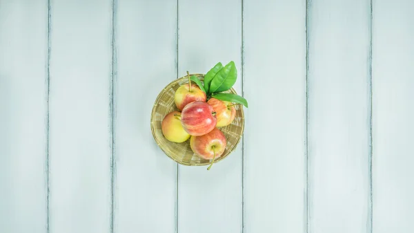 Üstten Görünüm kırmızı ve sarı elma — Stok fotoğraf