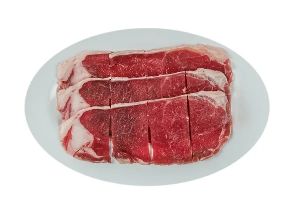 Filets de boeuf cru sur une assiette — Photo