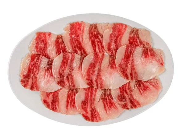 Filetes de carne de vaca crua em uma chapa — Fotografia de Stock