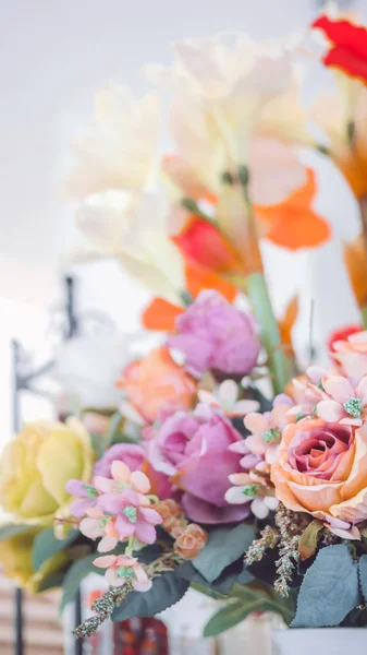 Plastové květiny kytice — Stock fotografie