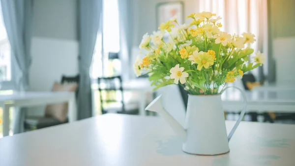 Boeket van kunstbloemen — Stockfoto