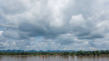 Beyaz kabarık bulutlar 