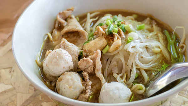 Zuppa di tagliatelle asiatiche — Foto Stock