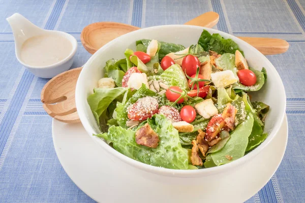 Fresh organic salad — Stock Photo, Image