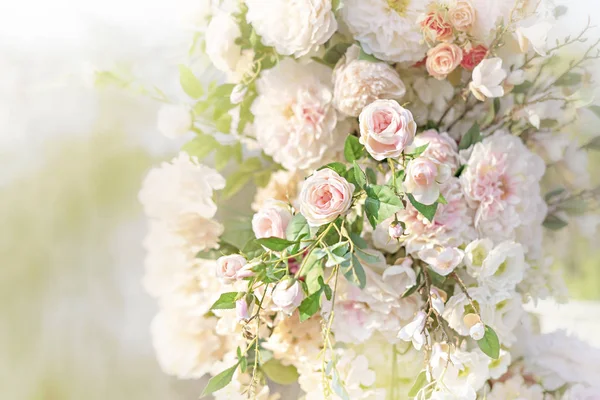 Colorido de las flores de plástico — Foto de Stock