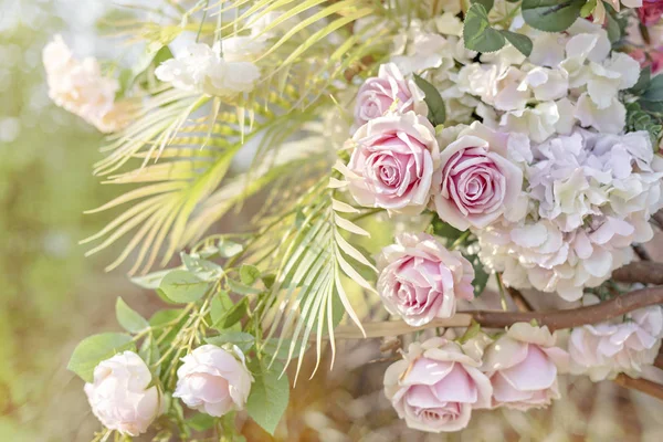 Colorido de las flores de plástico — Foto de Stock