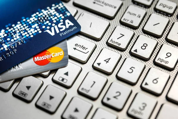 Online sadece bir alışveriş girin düğmesini kredi kartları