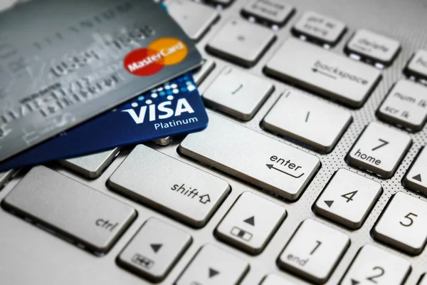 Online sadece bir alışveriş girin düğmesini kredi kartları