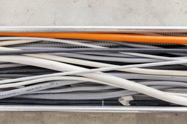 farklı elektrik kabloları