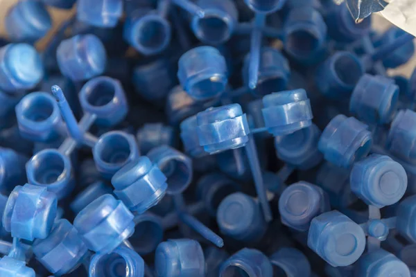 Много пластиковых замыканий — стоковое фото