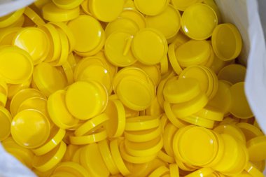 Çantada plastik bardak