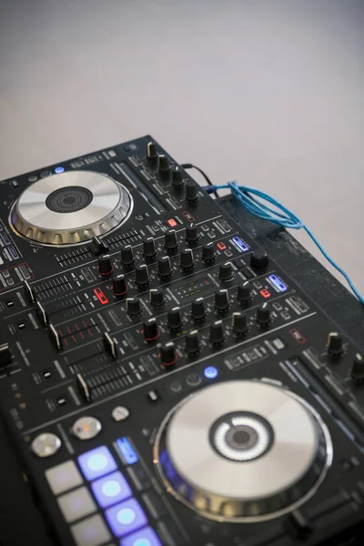 DJ-Mixer am Set — Stockfoto