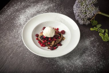 taze meyve ile kek pasta