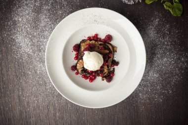 taze meyve ile kek pasta