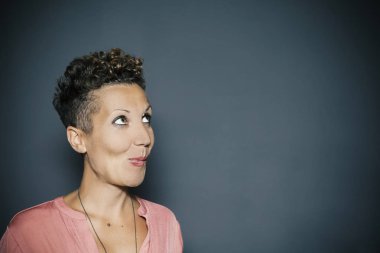 genç bir kız, boş alanı portresi