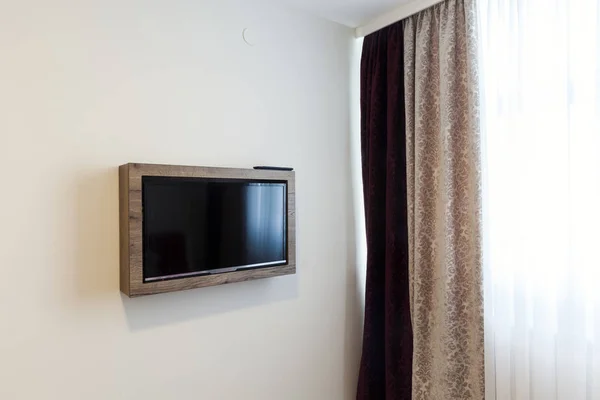 TV op de muur — Stockfoto