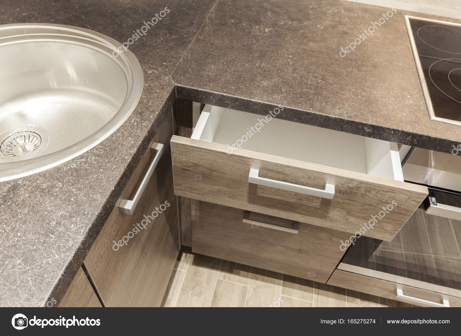 Küche, Tisch und Waschbecken — Stockfoto © DJSrki #165275274 Küche, Tisch und Waschbecken — Stockfoto © DJSrki #165275274