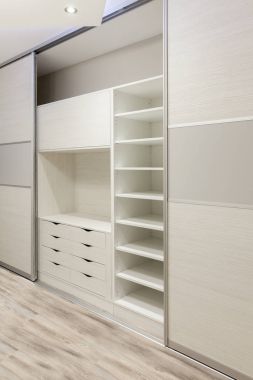 dolap Sürgülü Kapılar ile açın 