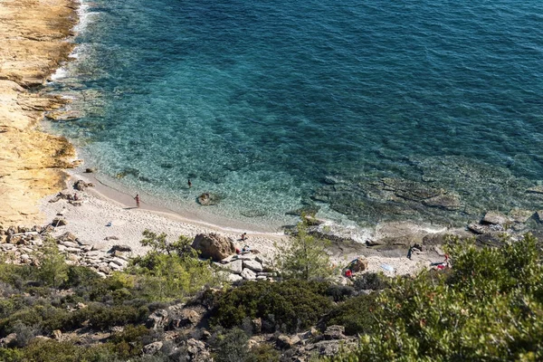 Παραλία με βότσαλα στην θάλασσα — Φωτογραφία Αρχείου