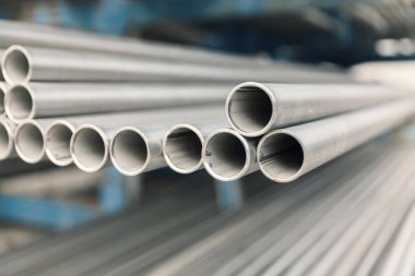 yığın üzerinde metal paslanmaz boru